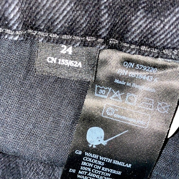 Monki ASOS Taiki Badge Mom Jeans size 24 gently preloved - Picture 10 of 11